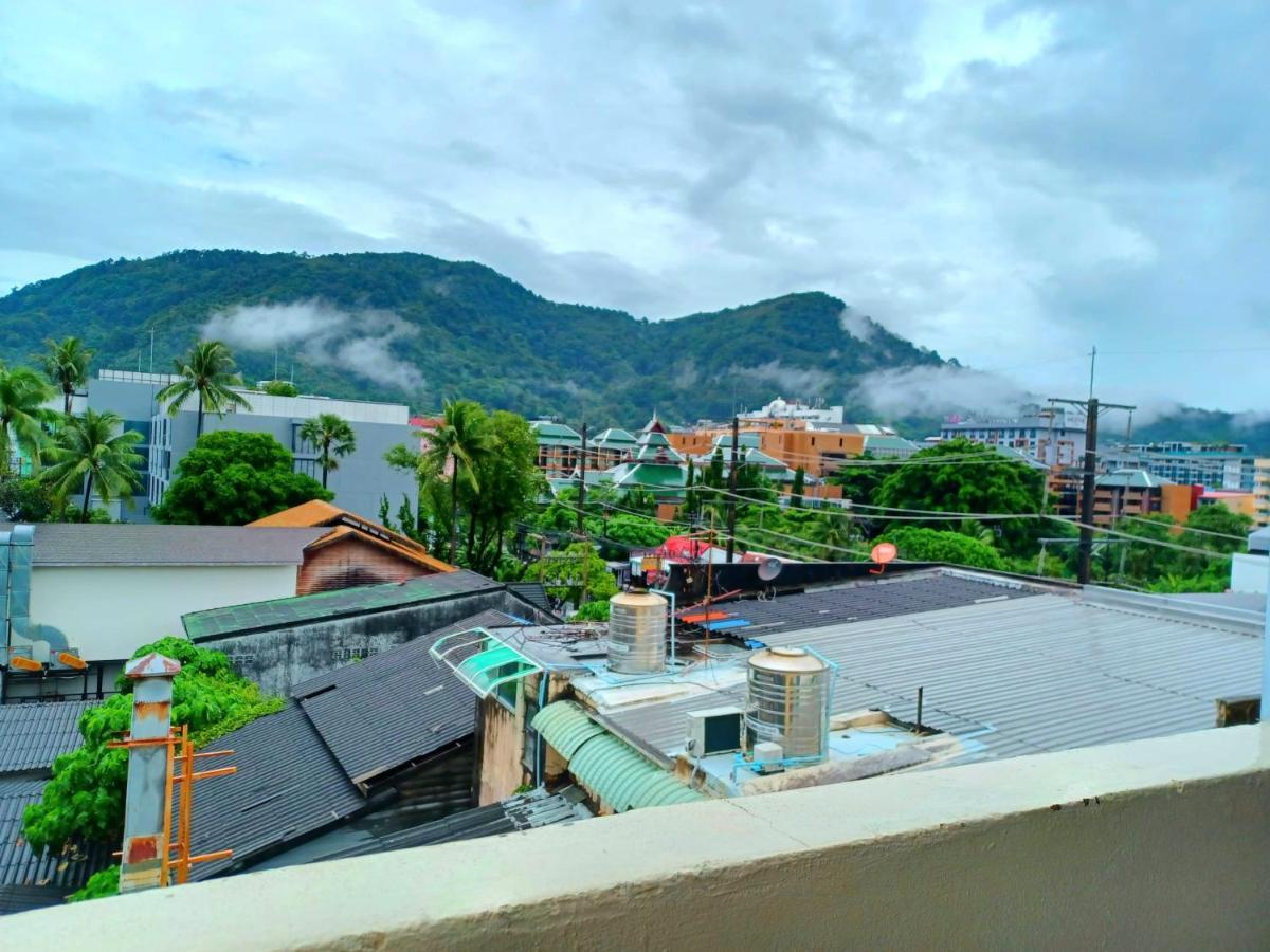 Happy Holidays Hotel Patong Buitenkant foto