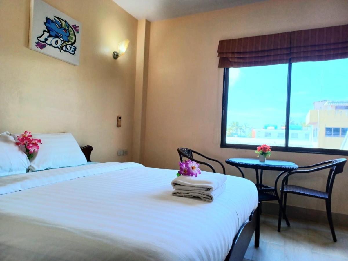 Happy Holidays Hotel Patong Buitenkant foto