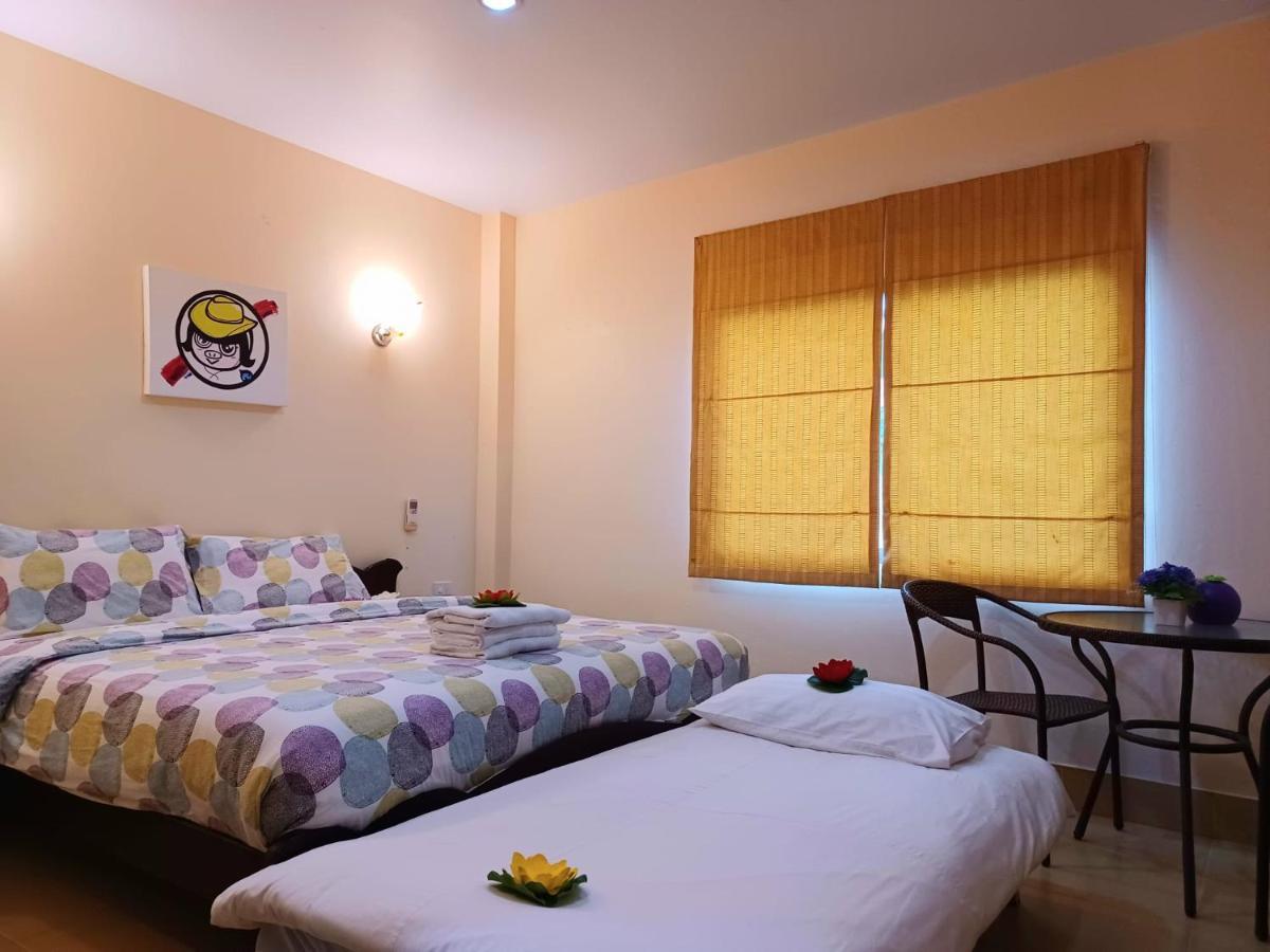 Happy Holidays Hotel Patong Buitenkant foto