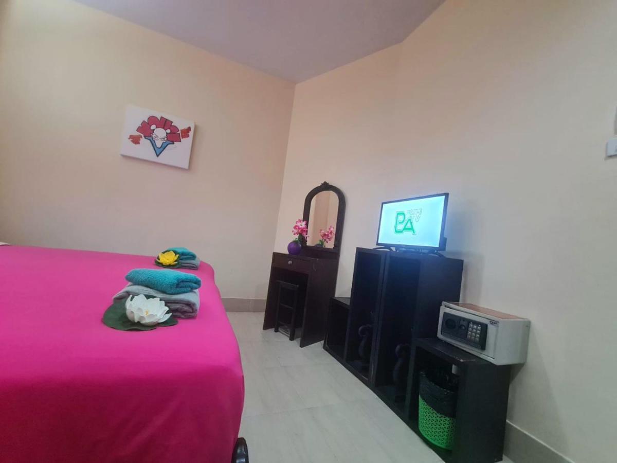 Happy Holidays Hotel Patong Buitenkant foto
