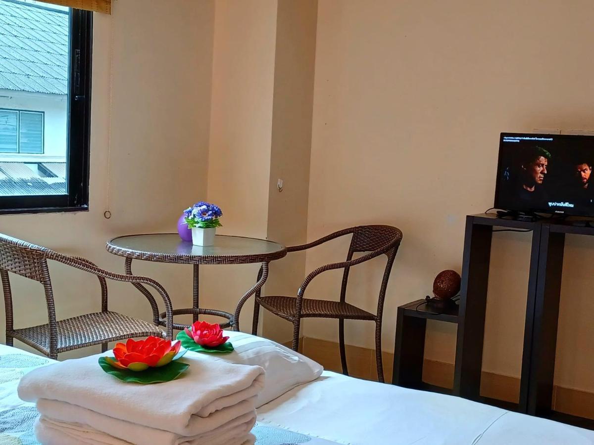 Happy Holidays Hotel Patong Buitenkant foto