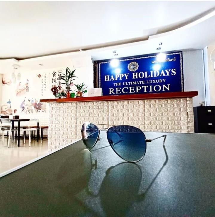 Happy Holidays Hotel Patong Buitenkant foto