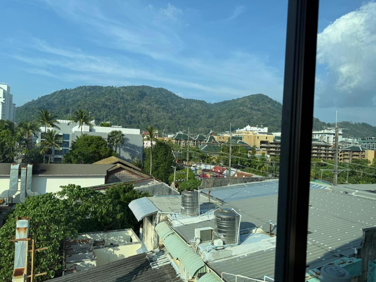 Happy Holidays Hotel Patong Buitenkant foto